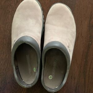 Salomon Women's Athletic Shoes in Taupe and Charcoal